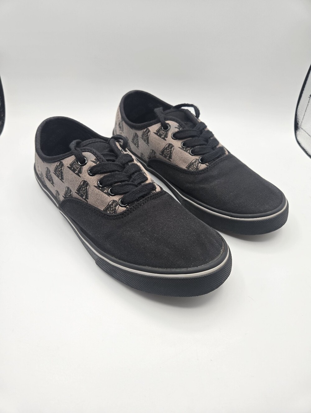 Sketchers Star Wars Darth Vader Canvas Low Top Sneakers. Men's 9